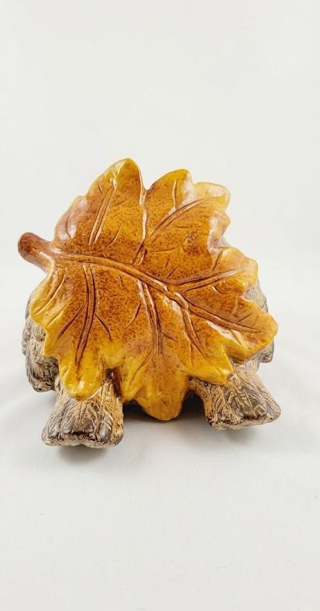 Autumn Lovebirds Ceramic Figurine – 6" Earthenware Songbirds Under an Oak Leaf