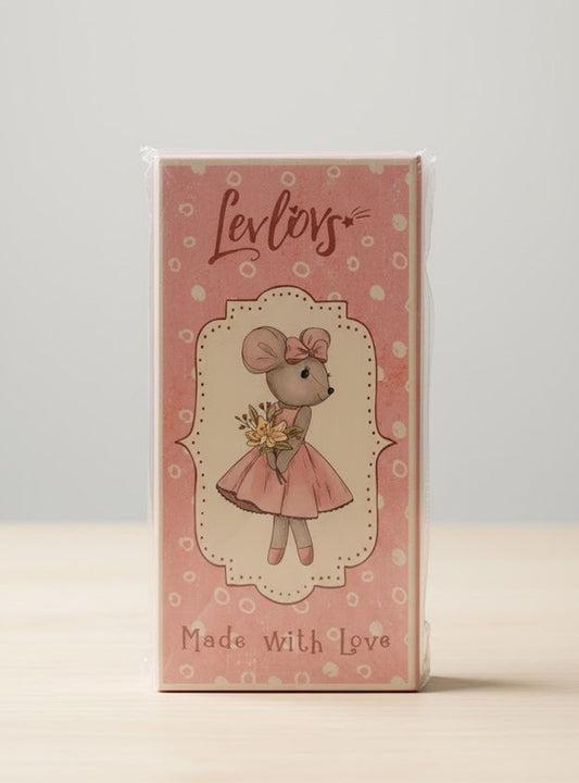 Levlovs Jasmine Mouse in Pink Polka Dot Dress with Keepsake Box and Bedding – detail view